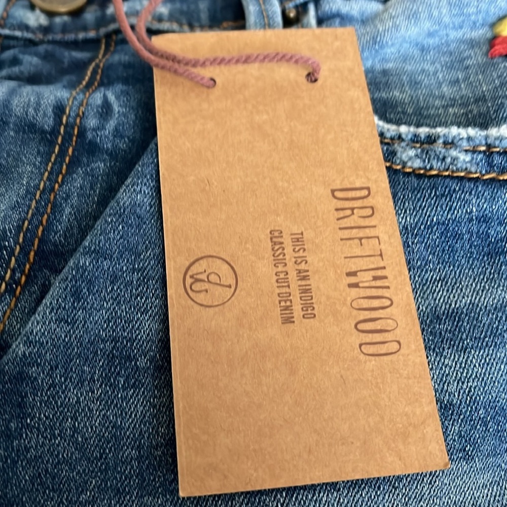 Driftwood Jeans size 32 . Embroidery on bottoms and pockets! NWT s - Picture 6 of 8